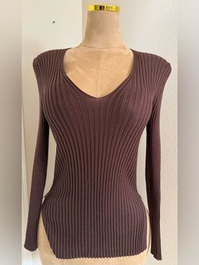 Ribbed V-Neck Long Sleeve Sweater — Brown